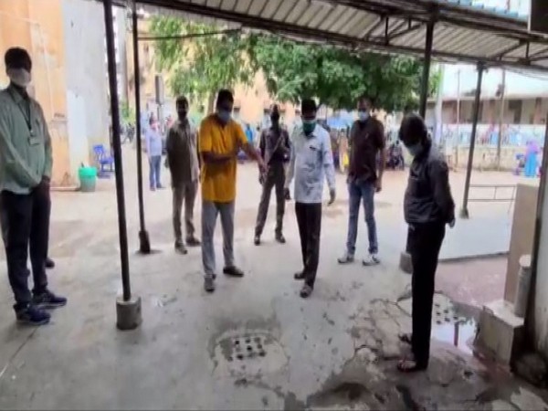 BJP MLA Raja Singh visited the Osmania General Hospital which was flooded with rain water and overflowing drains. (Photo/ANI)