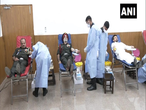 Union Minister Anurag Thakur, TA DG General Preet Mohindera Singh donating blood