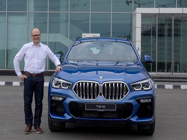 Arlindo Teixeira, acting President, BMW Group India with the all-new BMW X6