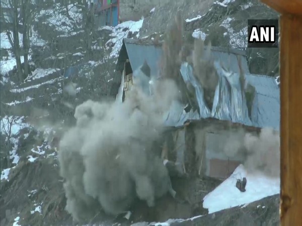 Indian Army neutralizing a live mortar shell fired by Pakistan Army on Wednesday.