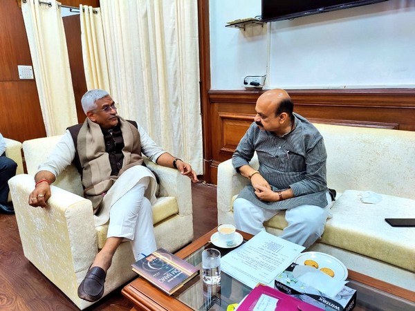 Karnataka Chief Minister Basavaraj Bommai called on Union Jal Shakti Minister Gajendra Singh Shekhawat (Image courtesy: Twitter/ @gssjodhpur)