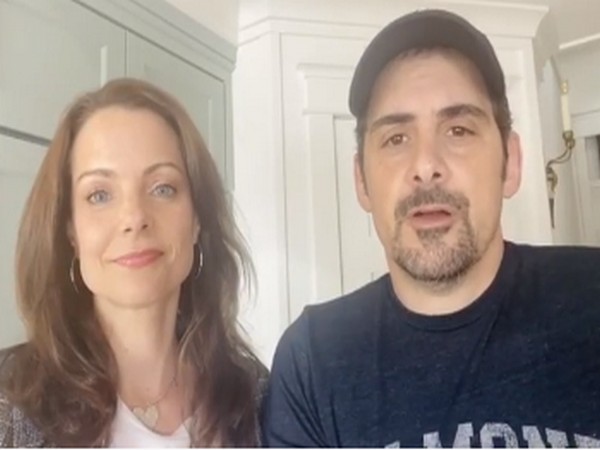 Singer Brad Paisley with wife Kimberly Williams Paisley (Image Source: Instagram)