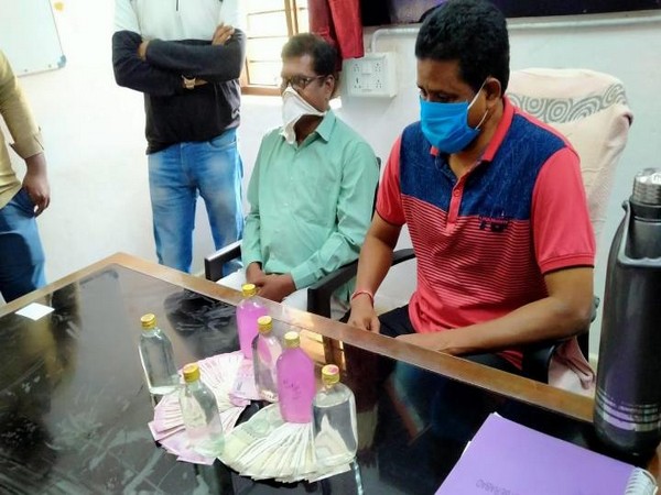 Anti-Corruption Bureau caught police officials accepting bribe of Rs 1.20 lakh. (Photo/ANI)