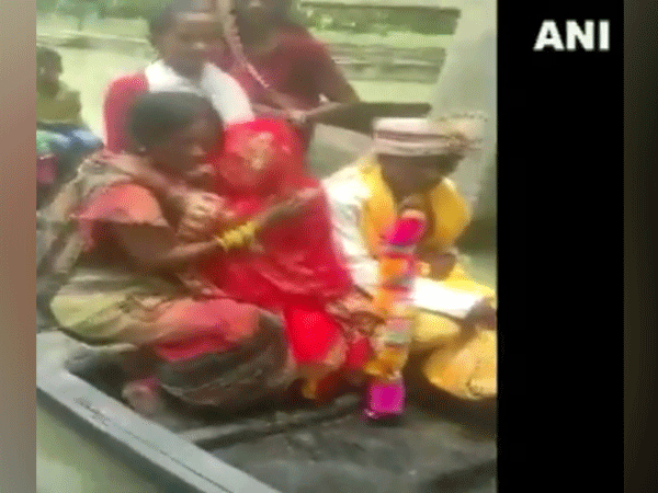 Bride and groom return on a boat after wedding