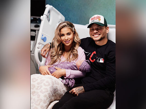 Kane Brown and Katelyn Jae Brown with their newborn daughter (Image source: Instagram)