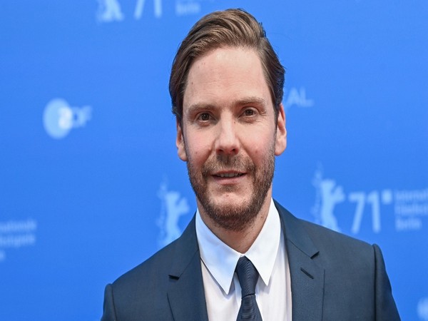 Daniel Bruhl (Image source: Instagram)