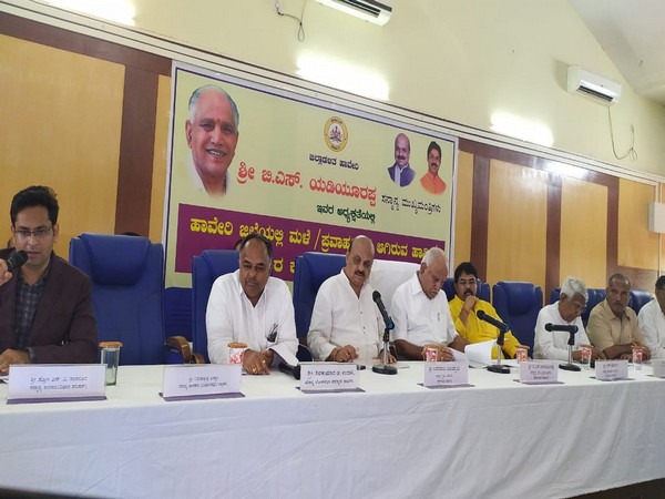 Karnataka Chief Minister BS Yeddyurappa holding a meeting on floods in Haveri on Saturday. Photo/ANI