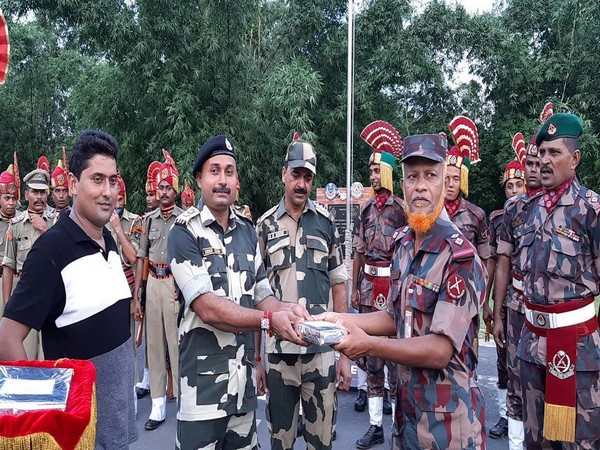 BSF Jawans exchanging sweets with BGB with Border Guards Bangladesh at Indo-Bangladesh border on the occasion of Eid al-Adha on Monday. Photo/ANI