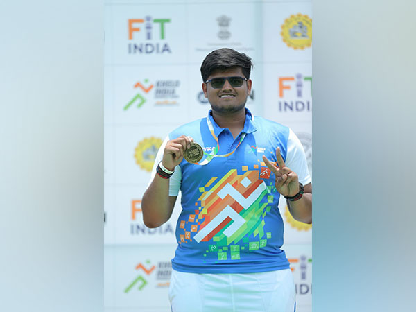 Sachin Gupta with his gold medal in recurve archery individual boys category in KIUG (Image: SAI media)