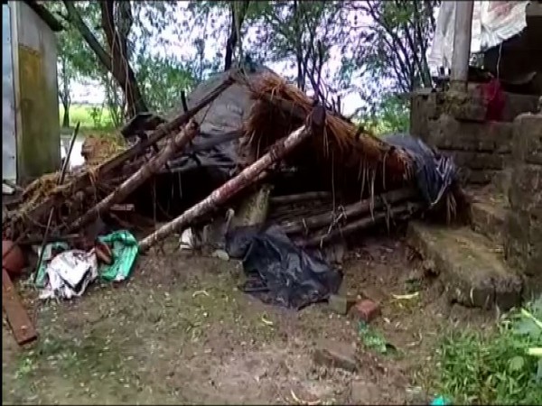 Makeshift house in North 24 Parganas damaged by cyclonic storm Bulbul [Photo/ANI]