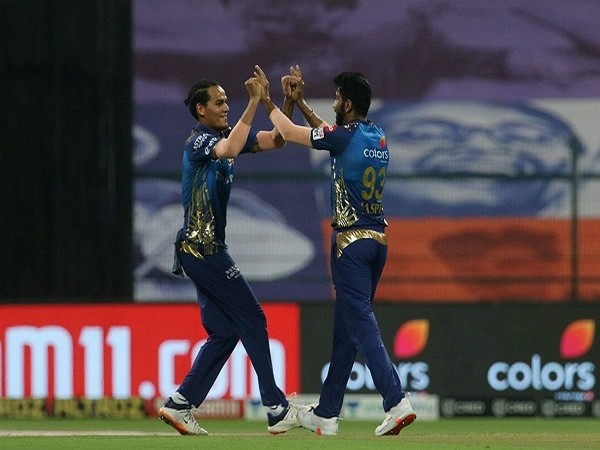 Mumbai Indians bowlers Rahul Chahar and Jasprit Bumrah (Photo: BCCI/ IPL)