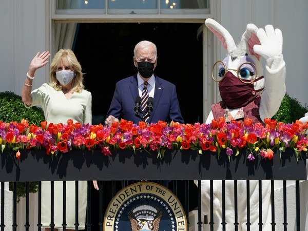 Easter Bunny mascot at the White House (Photo/Credits: Reuters Images)
