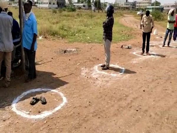 People queue up outside liquor shops in Bhadradri Kothagudem district of Telangana on Wednesday. Photo/ANI