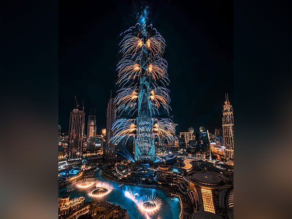 Burj Khalifa illuminated with impressive lights welcoming the new year 2022.  (Image credit: Twitter/@BurjKhalifa)