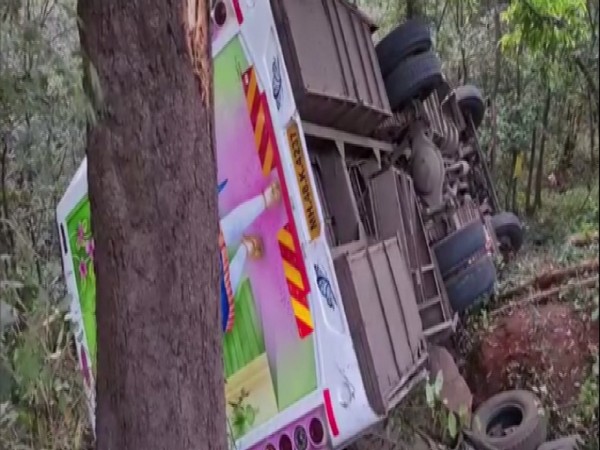 Bus falls into a 50 feet gorge in Kashedi Ghat