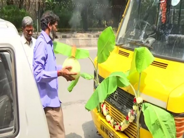 A local performing Ayudha Puja in Bengaluru, Karnataka on Monday. Photo/ANI