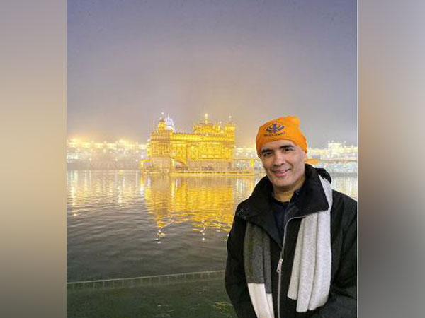Fashion designer Manish Malhotra at Golden Temple (Source: Manish Malhotra's Instagram)