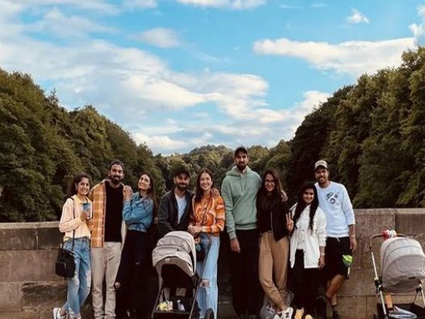 Rajal Arora, KL Rahul, Athiya Shetty, Virat Kohli, Anushka Sharma, Ishant Sharma, Pratima Singh, Tanya Wadhwa, Umesh Yadav (R to L) (Image source: Instagram)
