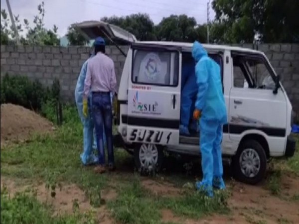 Youth welfare Telangana, an NGO in Hyderabad conducting final rites of COVID-19 patient. (Photo/ANI)