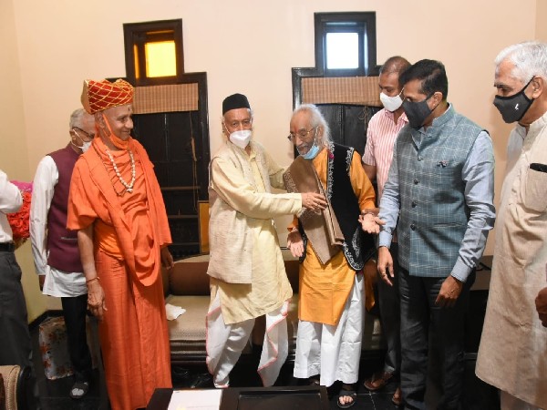 Maharashtra Governor Bhagat Singh Koshyari with Babasaheb Purandare (File photo)