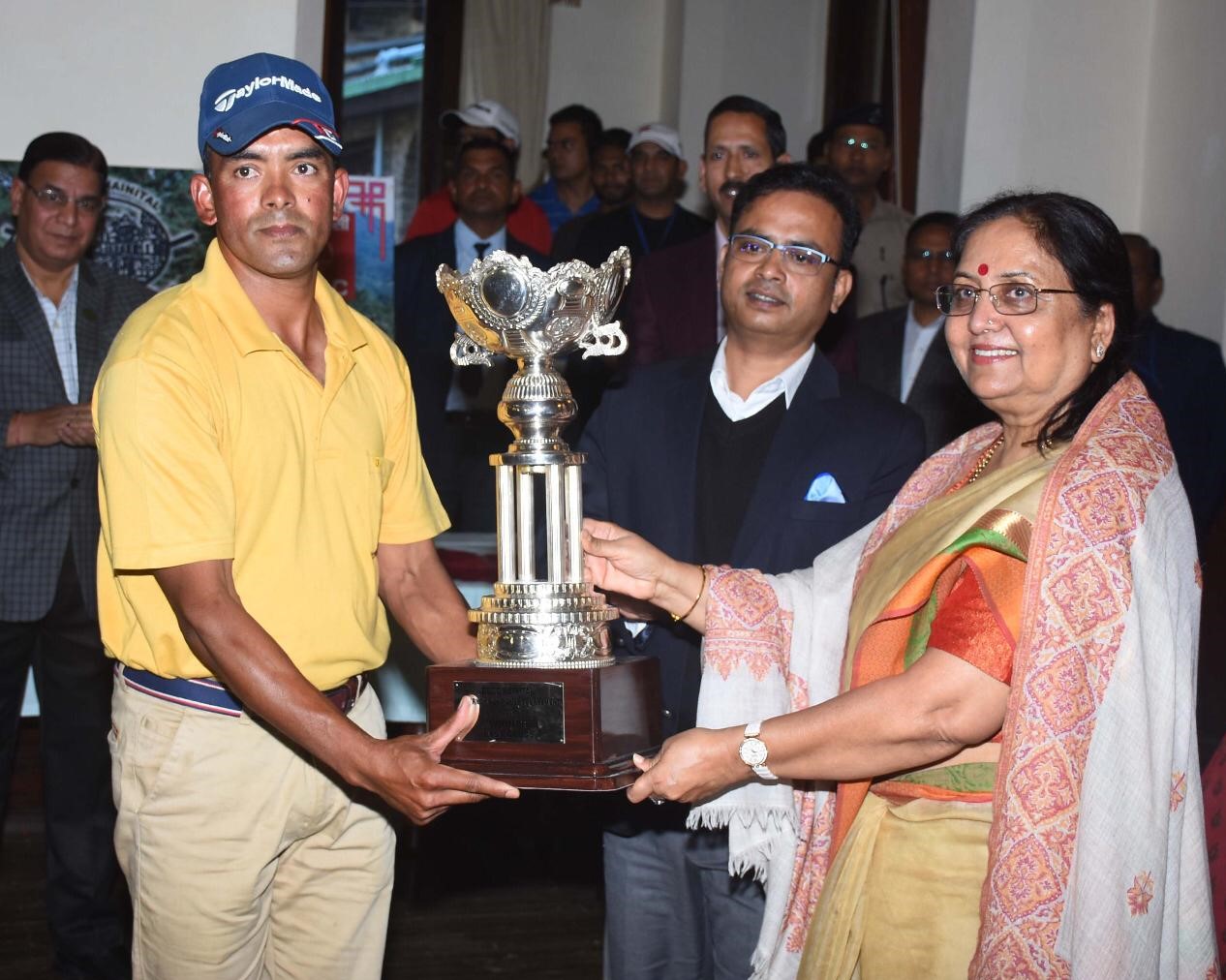 Baby Rani Maurya presenting the Governor's Cup to the winner.