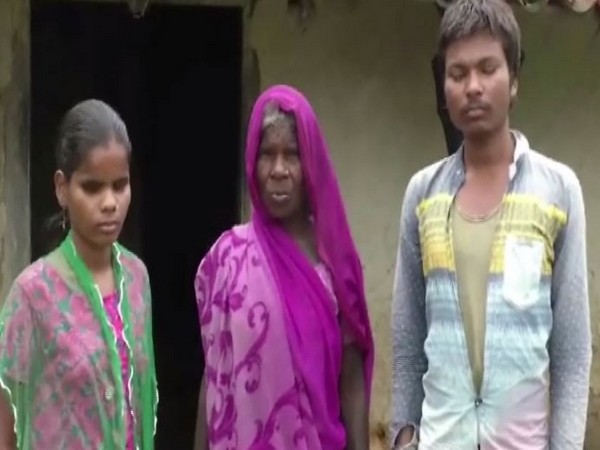 Pramila Bai with her son Dashrat and daughter Reena. Photo/ANI