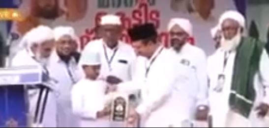 Samastha Kerala Jem-iyyathul Ulama, MT Abdulla Musaliyar (Photograb from the viral video)