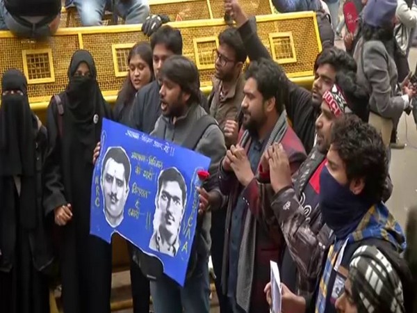 Protesters singning patriot songs at Delhi's Jantar Mantar during anti-CAA protest on Thursday. Photo/ANI