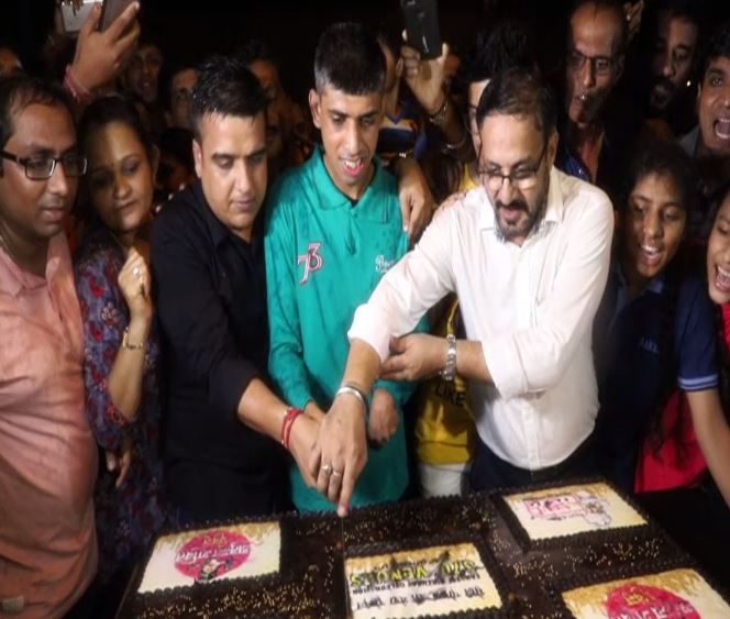 BJP MLA Harsh Sanghavi (left) celebrating PM Modi's 69th birth anniversary in Surat. (Photo/ANI)