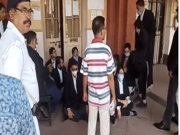 TMC workers' legal wing of West Bengal during protest. (Photo Source: Twitter)