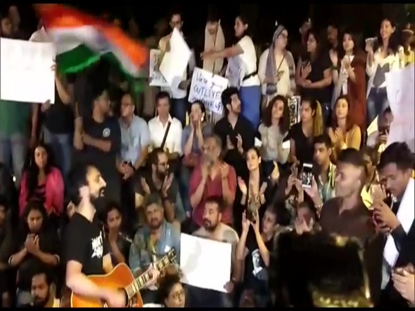 Visuals from Carter Road in Mumbai where the protest against JNU violence is taking place on Monday. Photo/ANI