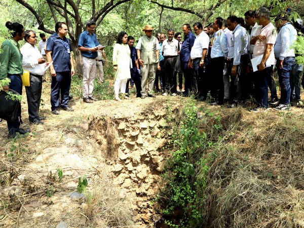 Delhi LG Vinai Kumar Saxena and senior officials of DDA, DJB, ASI and Forest Department on a visit to Anang Tal Baoli.
