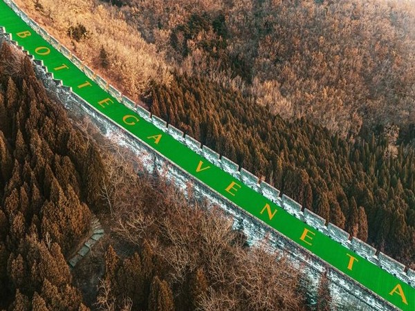 Bottega Veneta takes over Great Wall of China (Image source: Twitter)