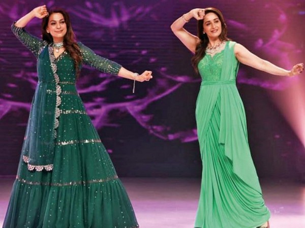 Juhi Chawla and Madhuri Dixit (Image source: Twitter)
