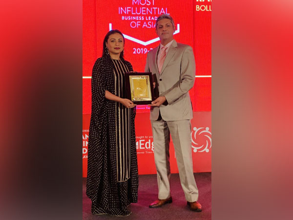 Rani Mukherji receiving 'Most Influential Cinema Personality' Award in South-East Asia. 