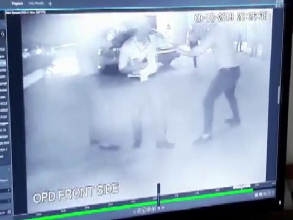 Guard attacked by four men in New Delhi. Photo/ANI