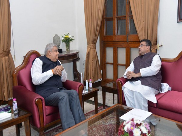 Leader of Opposition in West Bengal Assembly, Suvendu Adhikari meets Governor Jagdeep Dhankhar (Photo/Twitter)