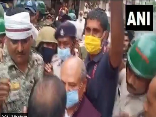 locals staged a demonstration during Union Agriculture Minister Narendra Singh Tomar to his constituency (Photo/ANI) 