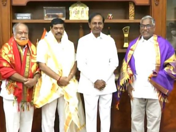 Telangana CM K Chandrashekar Rao with three MLC nominees (hoto/ANI)