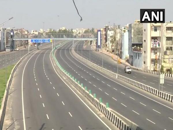 Vehicles were completely off the road on Sunday in view of the Janata Curfew. Photo/ANI