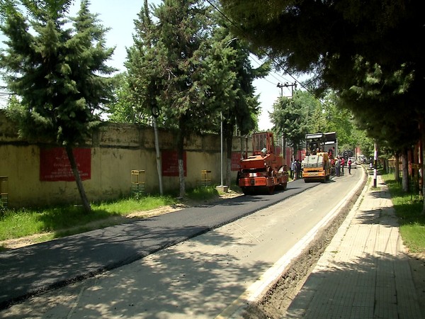 Blacktopping work underway on a road in Srinagar. (Photo/ANI)