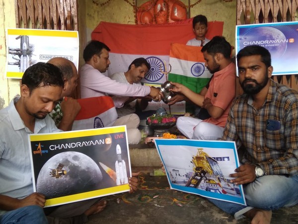 People in Kanpur offering prayers to Lord Shiva for the success for Chandrayaan-2 mission