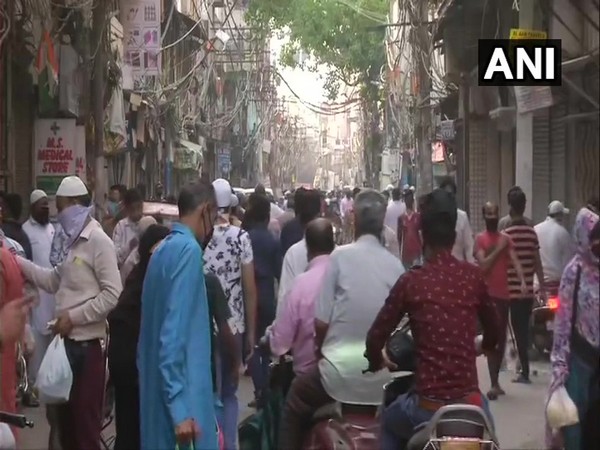 People violate social distancing norms at Lal Kuan Bazar in Chandni Chowk amid COVID-19 lockdown
