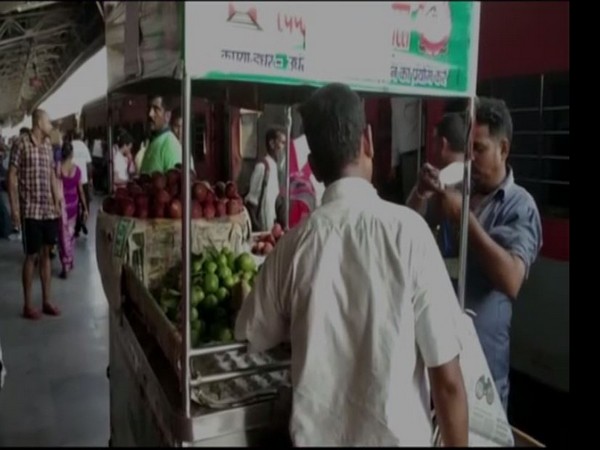 A vendor seeling fruits at Charbagh Railway station on Wednesday. [Photo/ANI]