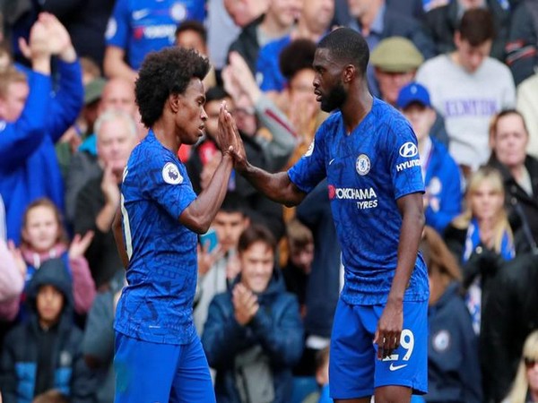 Chelsea's Willian (left)with teammate Fikayo Tomori (right) 