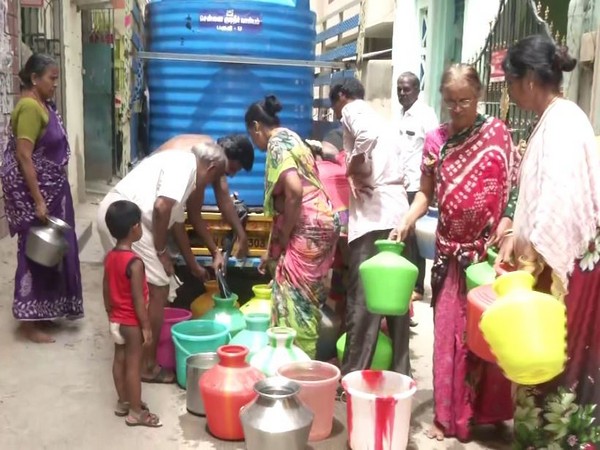 Locals line up to collect water in Chennai. (Photo:ANI)