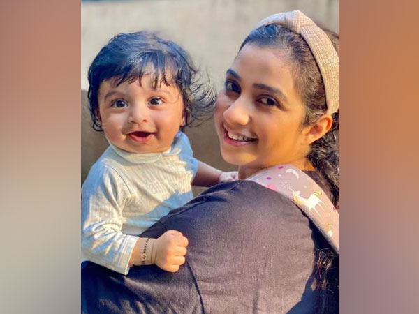 Shreya Ghoshal with her baby Devyaan (Image source: Instagram)