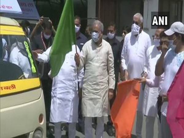 Chhattisgarh Chief Minister Bhupesh Baghel flagging off Corona Vijay Rath in Raipur on Sunday. 
