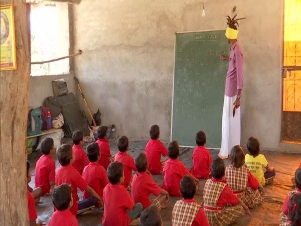 Students being taught Gondi language in school