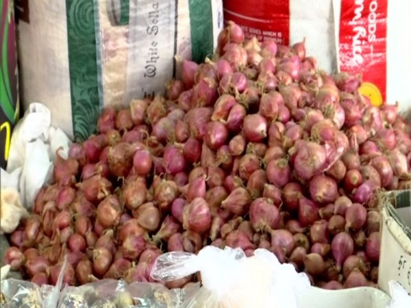  Onion pricse continue to surge ahead of Christmas. Photo/ANI